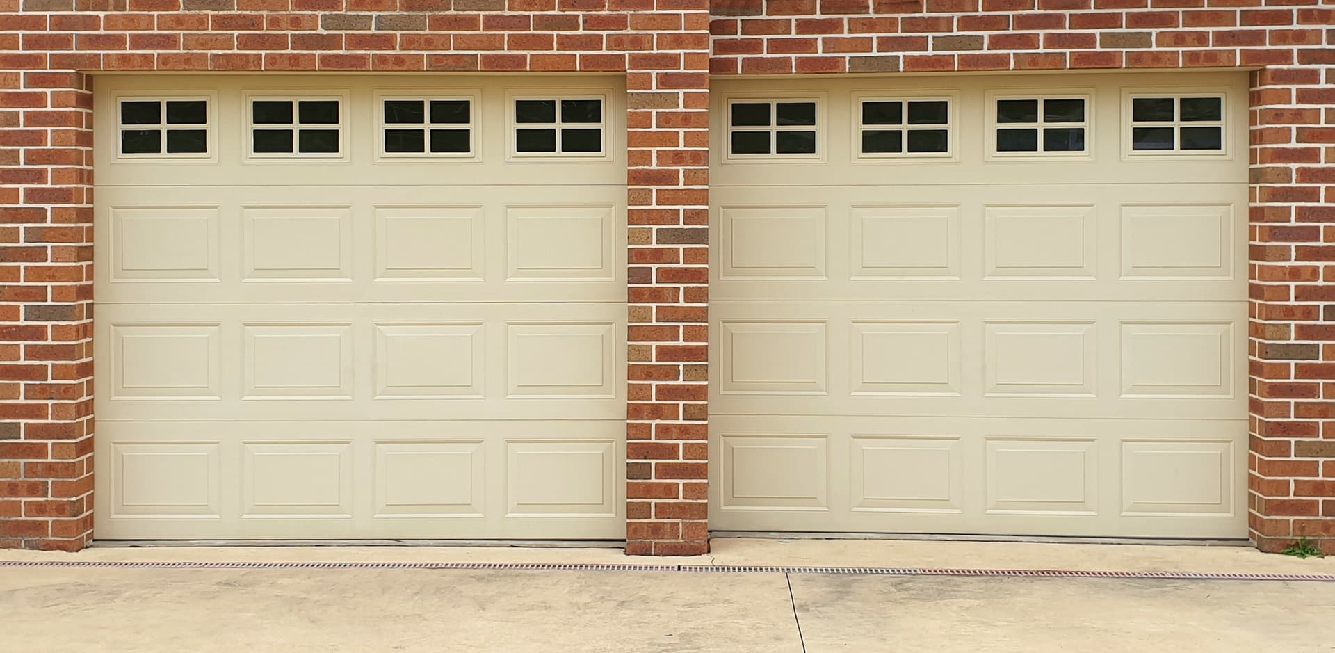 Insulated steel garage door replacement in southern New Hampshire